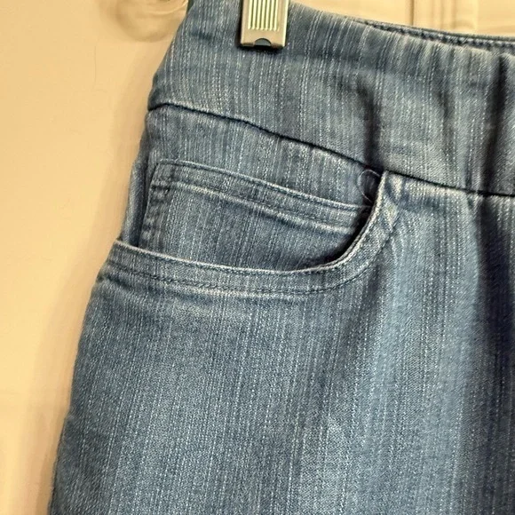 Womens Size XL Pull-On Elastic Waist Medium Wash Denim Bermuda Shorts by VENUS - Picture 4 of 8